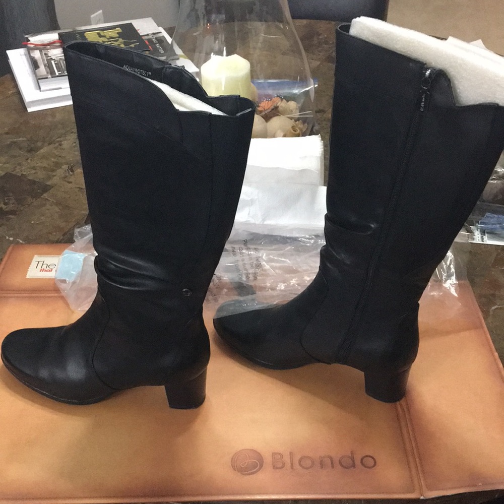 Blondo Black leather water prod size 8ww